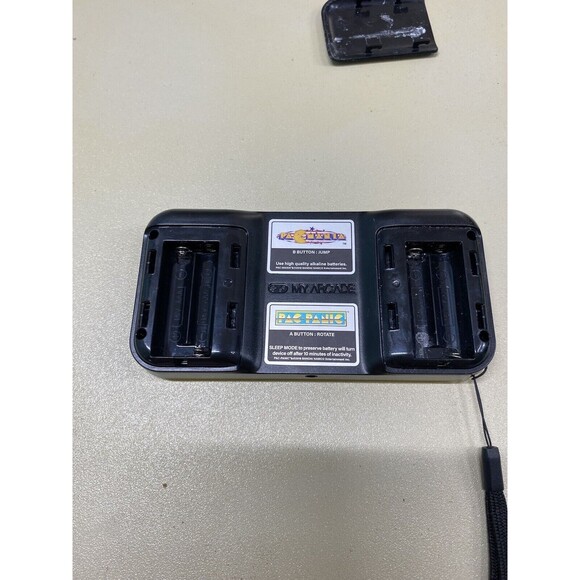 My arcade Pac-Man handheld gaming console set of 2. 1 works 1 DON’T work. - Picture 9 of 16